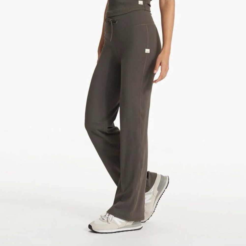 Vuori daily wideleg pants